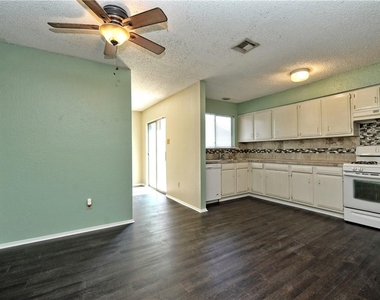 8407 Gallatin Dr - Photo Thumbnail 9