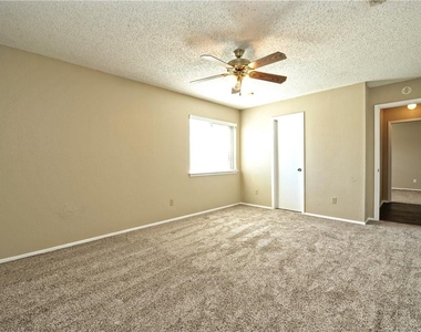 8407 Gallatin Dr - Photo Thumbnail 11