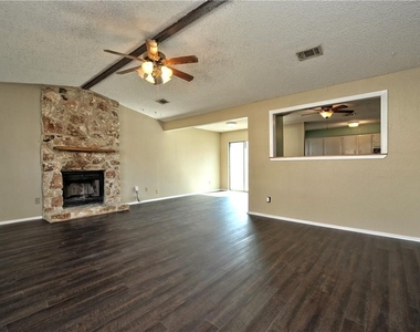 8407 Gallatin Dr - Photo Thumbnail 4