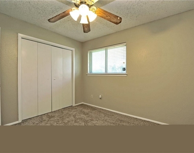 8407 Gallatin Dr - Photo Thumbnail 13