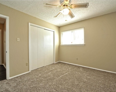 8407 Gallatin Dr - Photo Thumbnail 12