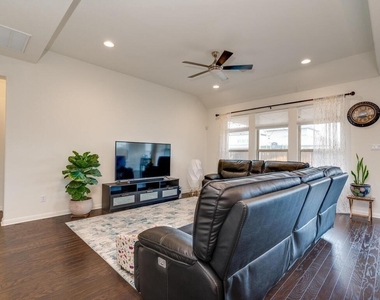 17312 Antioch Ave - Photo Thumbnail 11