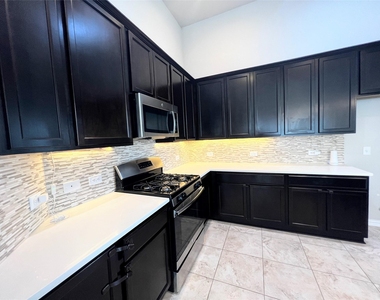 613 Palmilla St - Photo Thumbnail 11