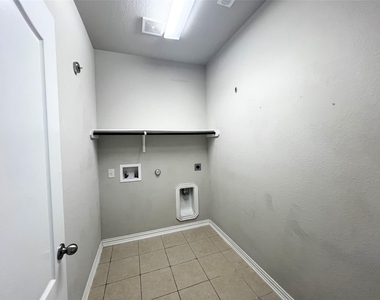 613 Palmilla St - Photo Thumbnail 2