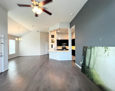 613 Palmilla St - Photo Thumbnail 6
