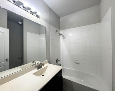 613 Palmilla St - Photo Thumbnail 1