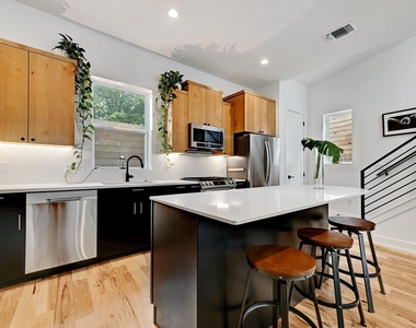 1407 Greenwood Ave - Photo Thumbnail 6