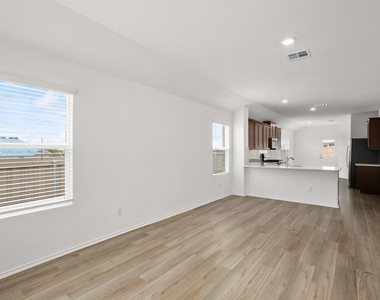 103 Brushy Creek Dr - Photo Thumbnail 3