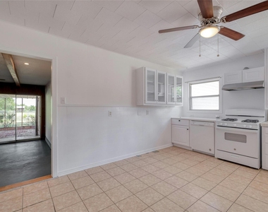 511 Sloan St - Photo Thumbnail 7