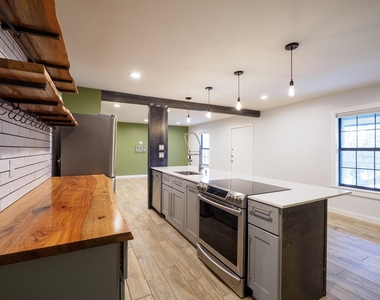 2302 East Side Dr - Photo Thumbnail 5