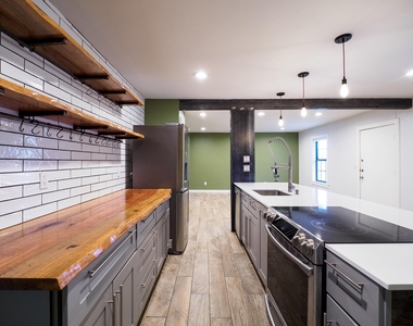 2302 East Side Dr - Photo Thumbnail 6