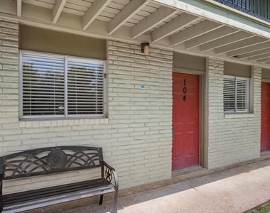806 E 13th St - Photo Thumbnail 6