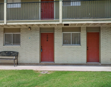 806 E 13th St - Photo Thumbnail 8