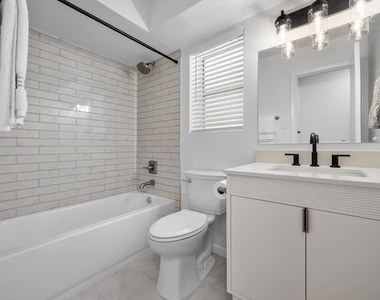 806 E 13th St - Photo Thumbnail 19