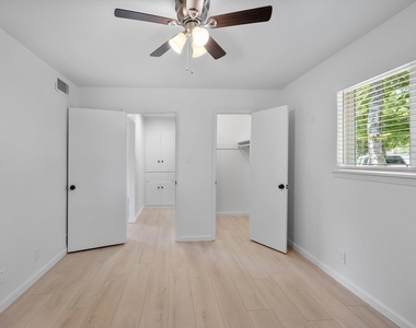 806 E 13th St - Photo Thumbnail 17