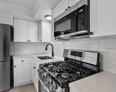 806 E 13th St - Photo Thumbnail 11