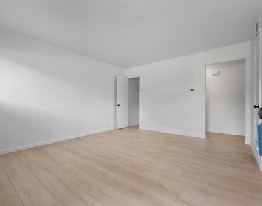 806 E 13th St - Photo Thumbnail 26
