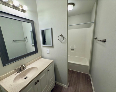 8907 Parkfield Dr - Photo Thumbnail 16
