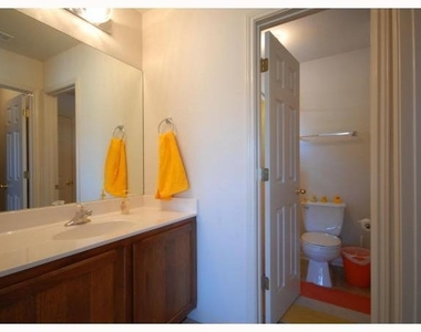 1553 Homewood Cir - Photo Thumbnail 6