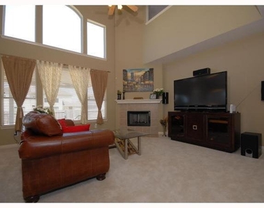 1553 Homewood Cir - Photo Thumbnail 4