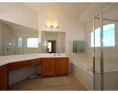 1553 Homewood Cir - Photo Thumbnail 7