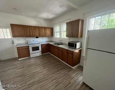 108 Fern Street - Photo Thumbnail 5