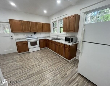 108 Fern Street - Photo Thumbnail 7