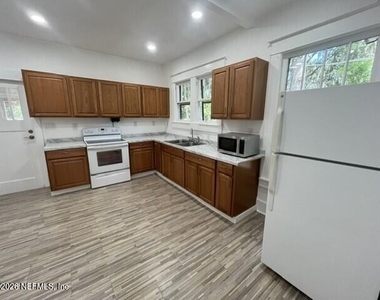 108 Fern Street - Photo Thumbnail 6