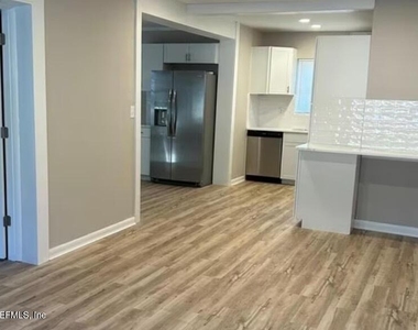 2784 Glen Mawr Road - Photo Thumbnail 2