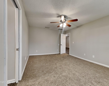 6463 Silk Leaf Lane - Photo Thumbnail 8
