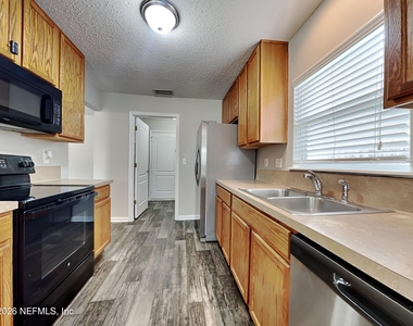 6463 Silk Leaf Lane - Photo Thumbnail 5