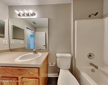 6463 Silk Leaf Lane - Photo Thumbnail 17