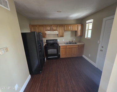 1317 W 15th Street - Photo Thumbnail 1