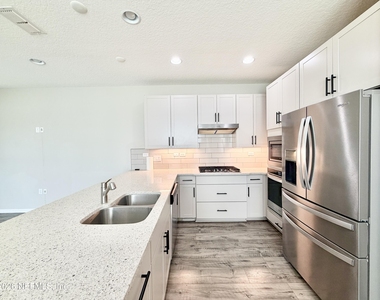 417 Pine Bluff Drive - Photo Thumbnail 7