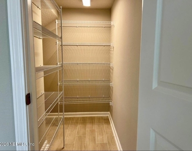 385 Brookgreen Way - Photo Thumbnail 7