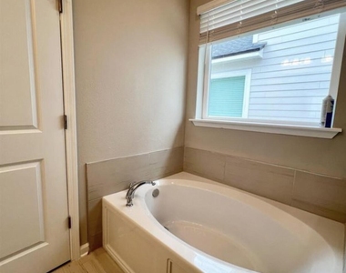 385 Brookgreen Way - Photo Thumbnail 11