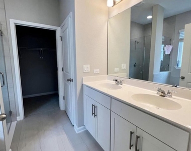 385 Brookgreen Way - Photo Thumbnail 10