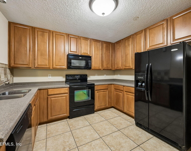 7055 Deer Lodge Circle - Photo Thumbnail 5
