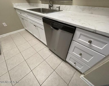7801 Point Meadows Drive - Photo Thumbnail 8