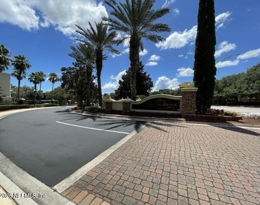 7801 Point Meadows Drive - Photo Thumbnail 23