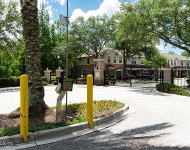 5881 Moonstone Court - Photo Thumbnail 2