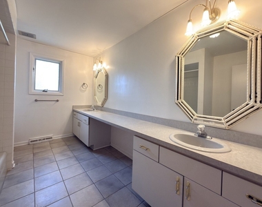 7826 Dunham Road - Photo Thumbnail 24