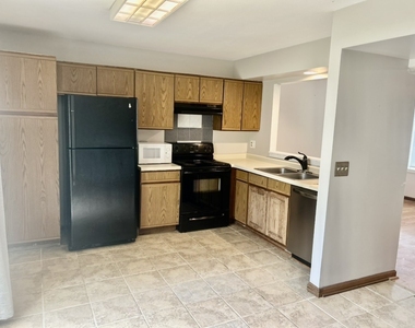 2732 Wilshire Court - Photo Thumbnail 3