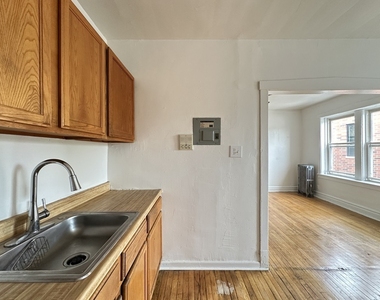 2432 N Linden Place - Photo Thumbnail 4