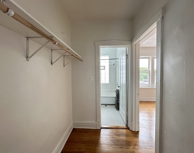 2432 N Linden Place - Photo Thumbnail 15