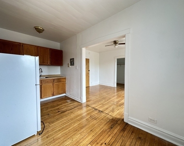 2432 N Linden Place - Photo Thumbnail 5