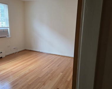 9007 La Crosse Avenue - Photo Thumbnail 5