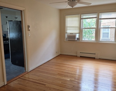 9007 La Crosse Avenue - Photo Thumbnail 3