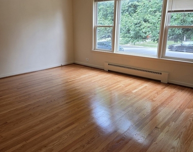 9007 La Crosse Avenue - Photo Thumbnail 6