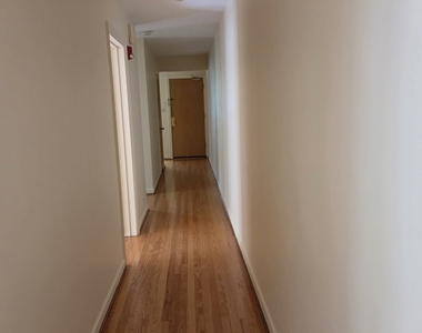 9007 La Crosse Avenue - Photo Thumbnail 4